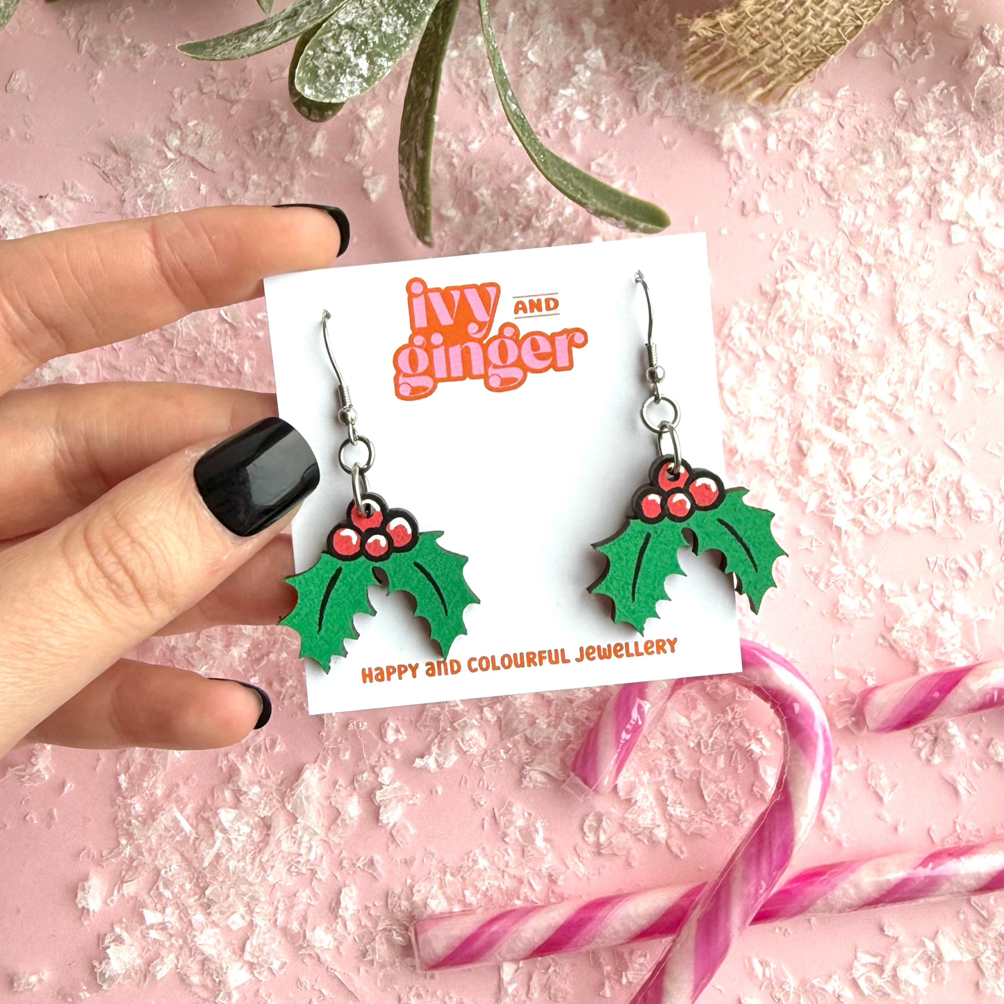 Christmas Holly Dangle Earrings: Fish hook