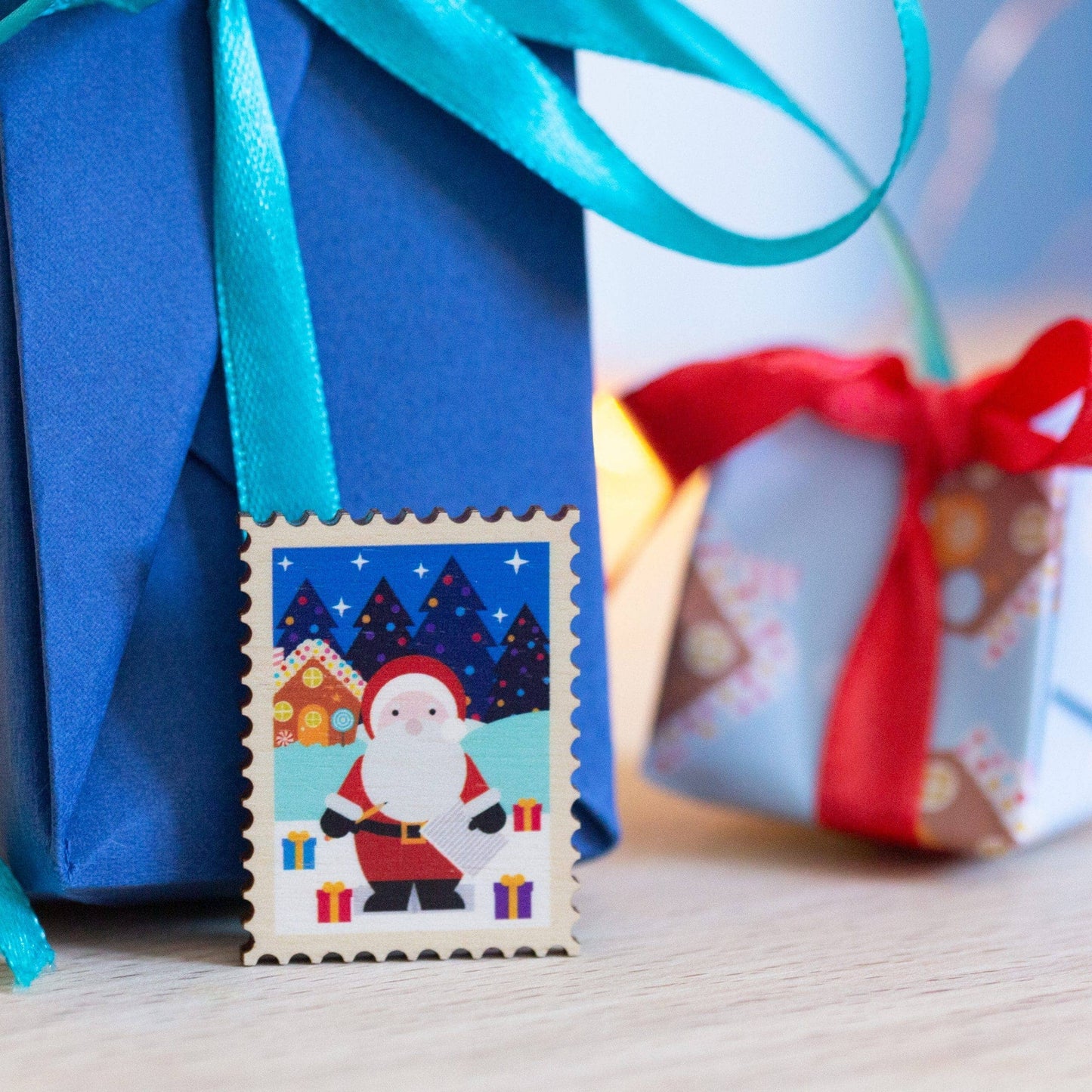 Festive Santa scene wooden pin