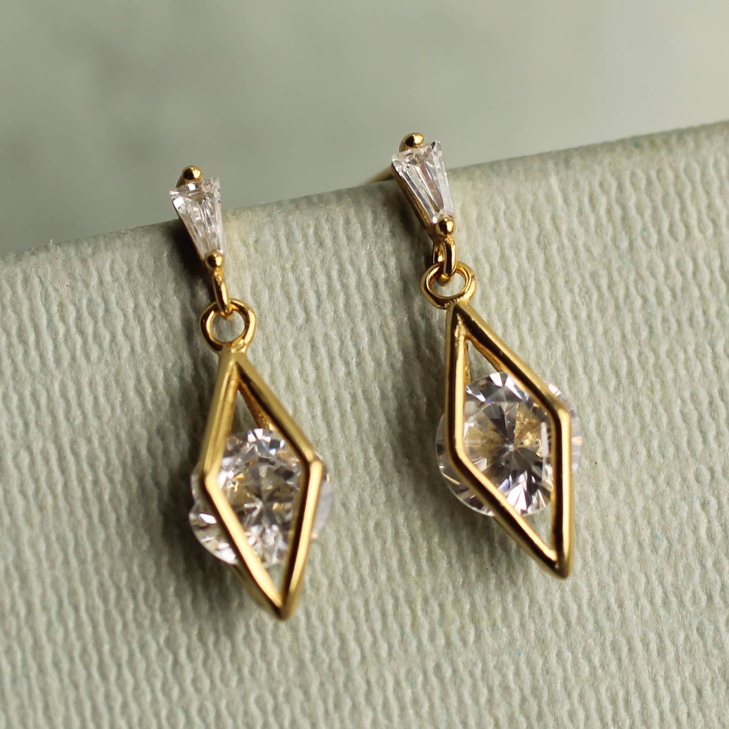 Rhombus Geometric Jewel Earrings : Linen Presentation Card