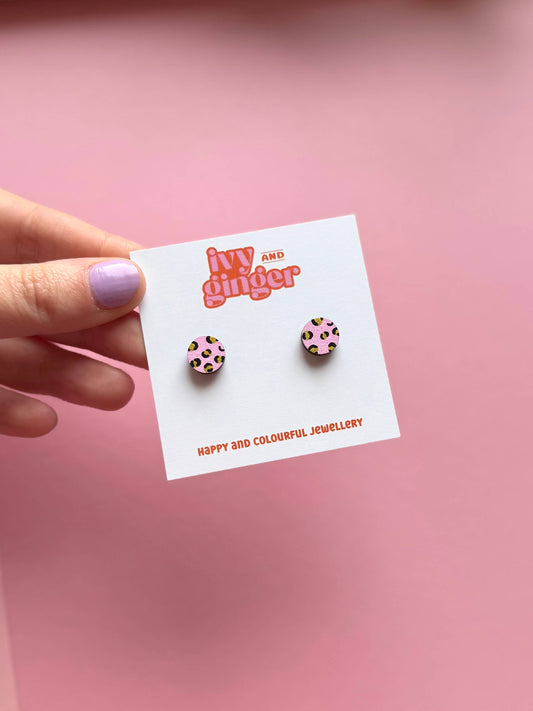 Mini leopard print circle stud earrings in pink and gold