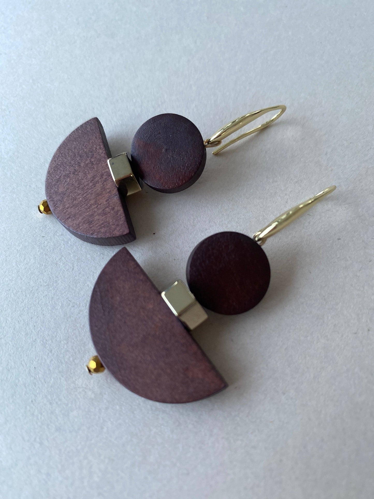 Gist - Dyed wood & Hematite, drop earrings