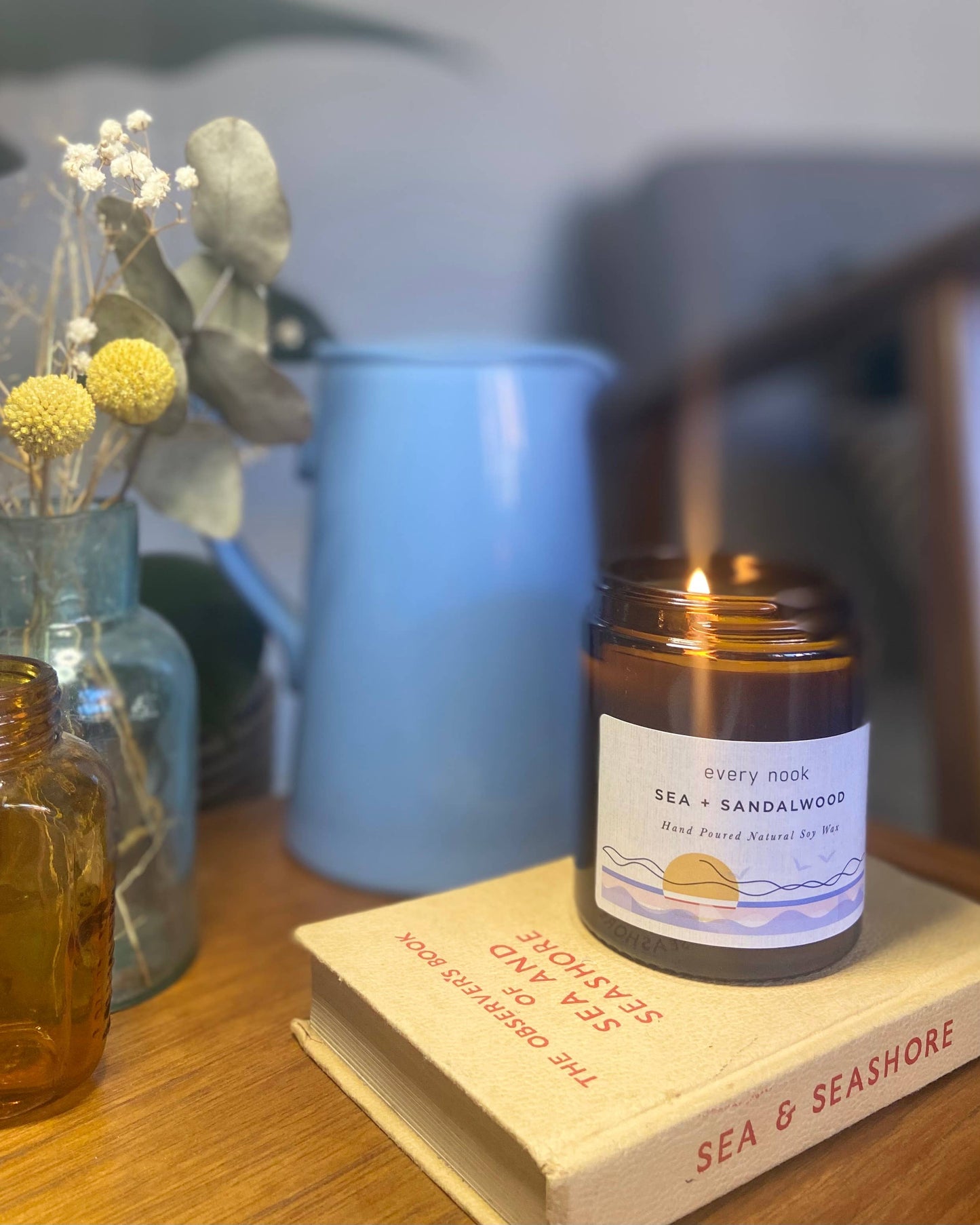 Every nook Sea + Sandalwood soy scented candle: Medium