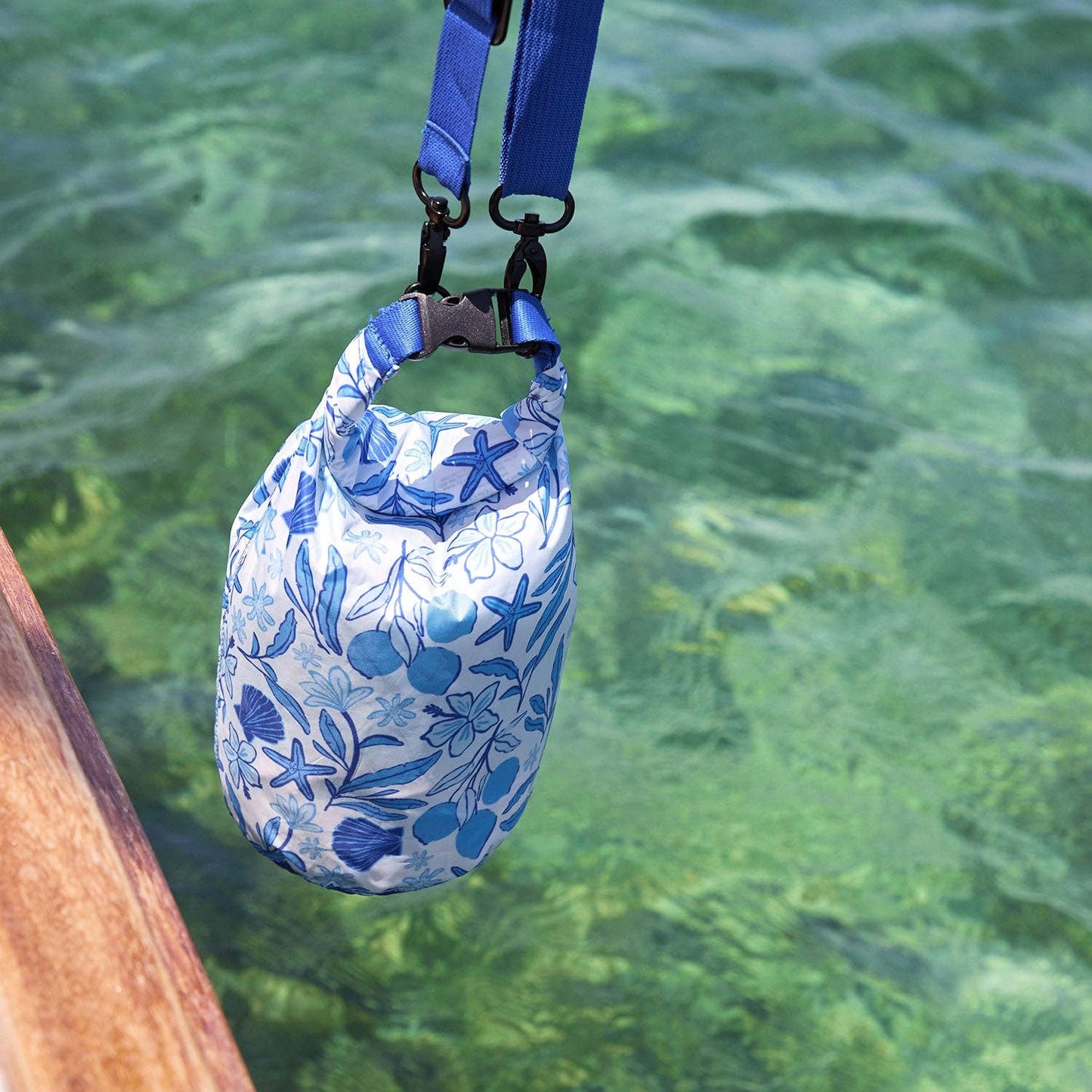 Dock & Bay Small Waterproof Dry Bag, 5L capacity - Wavy Baby: Small