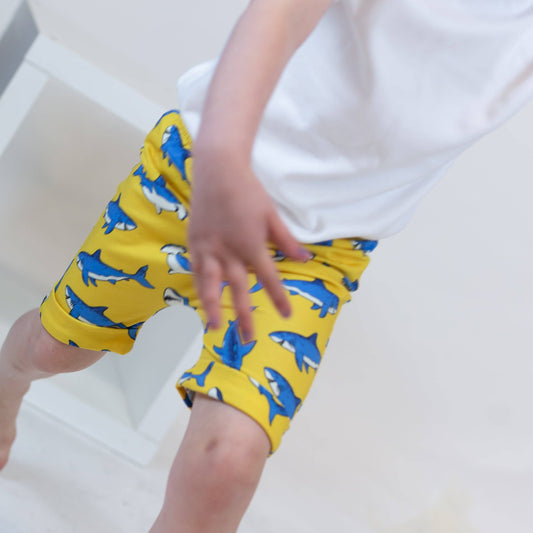 Yellow Shark print Shorts: 4-5 Y