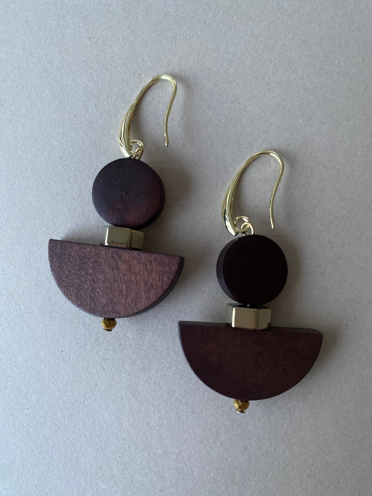 Gist - Dyed wood & Hematite, drop earrings