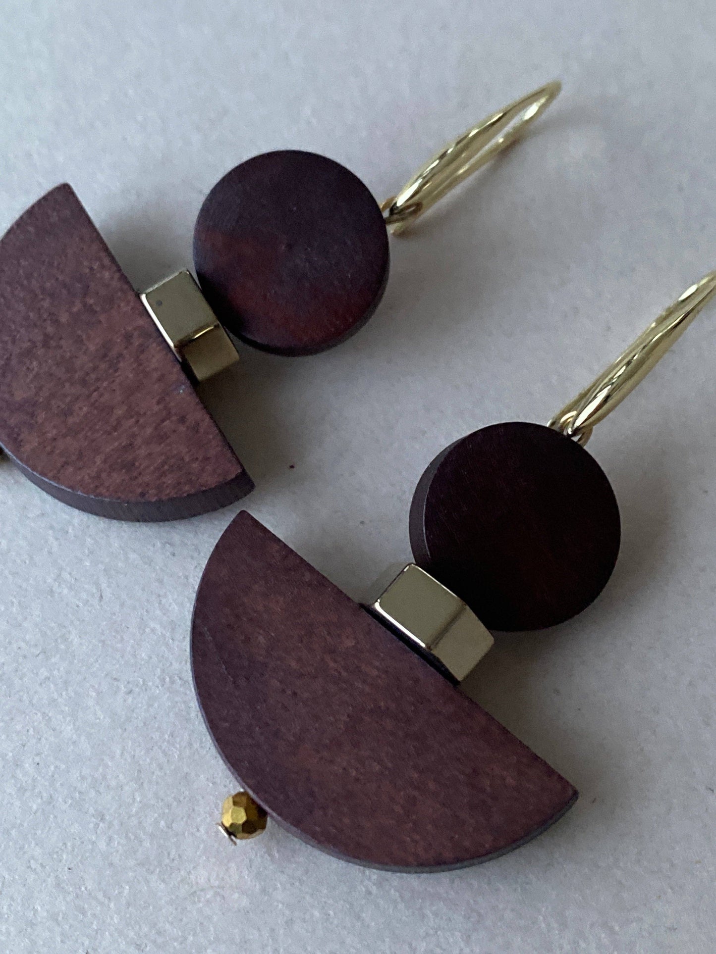 Gist - Dyed wood & Hematite, drop earrings